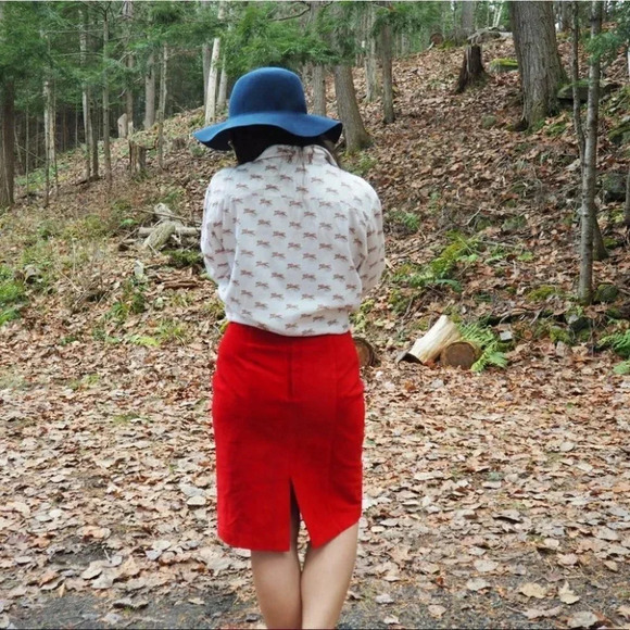 Vintage - Red Suede Leather Skirt - Picture 7 of 11